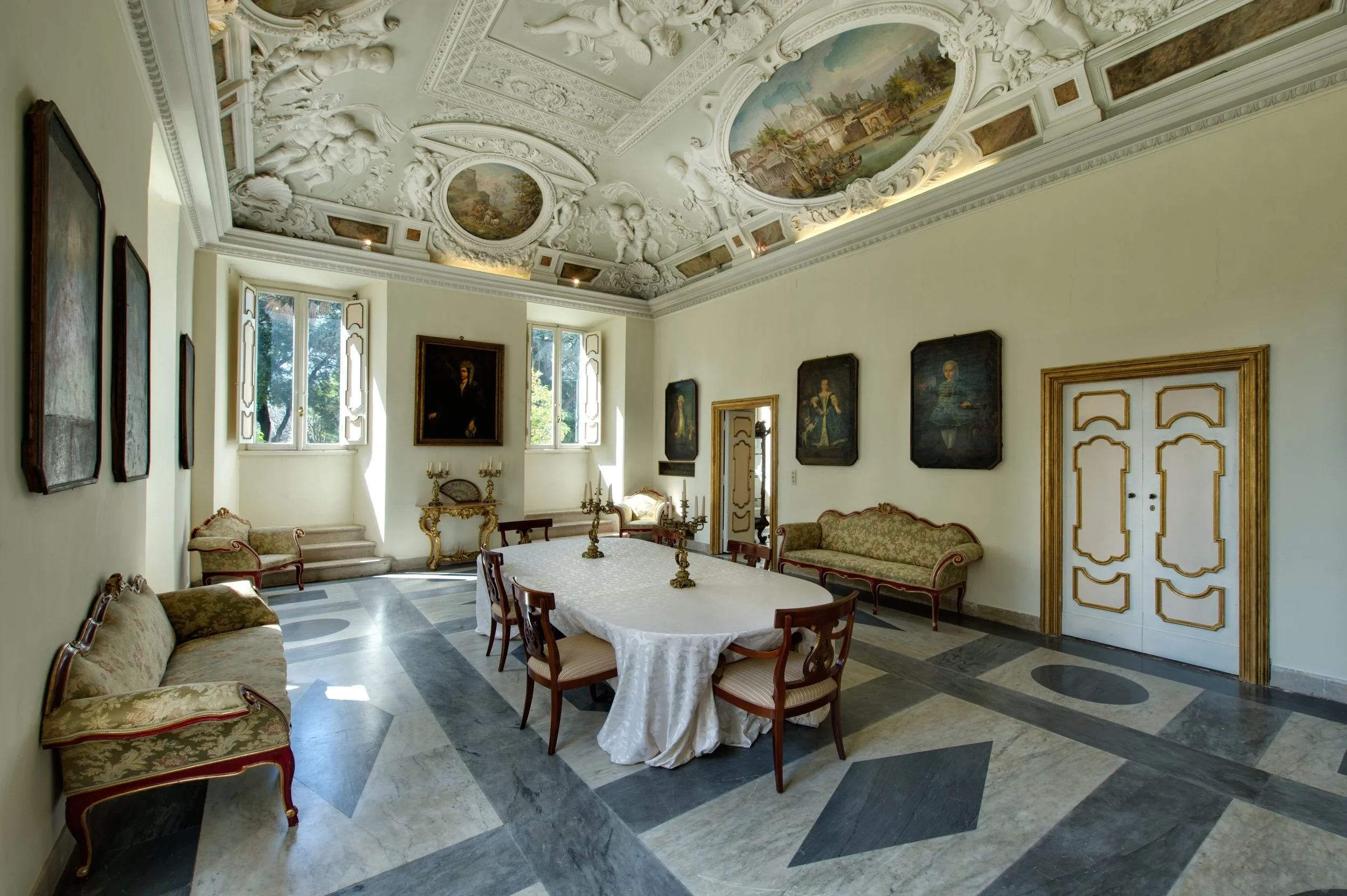 Salone luminoso di Villa Ludovisi